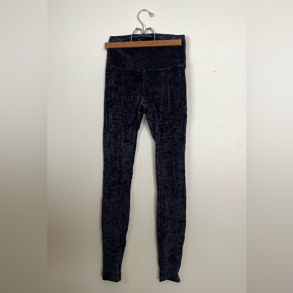 Lululemon Size 4 Wunder Under 28” Black Crushed Velvet